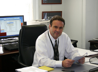 Administrator Teresa Lasseter (back to camera) meets with her staff of associate and deputy administrators in her office for one of her last morning briefings. Lasseter became FSA Administrator in October 2005.