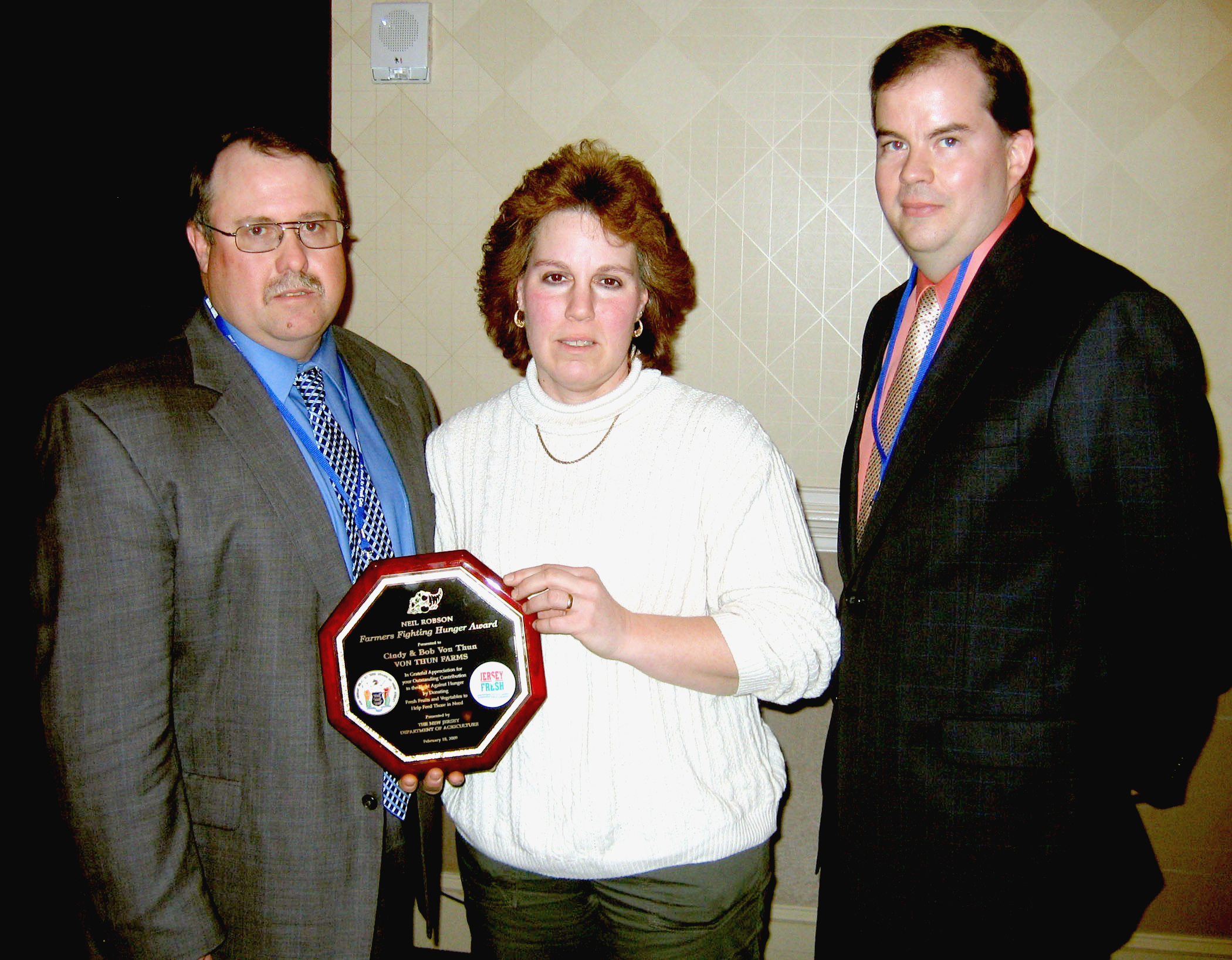 (Left to right) Robert and Cindy Von Thun accept an award from Brian Schilling, President, New Jersey Agricultural Society. The Von Thun’s successful farm offers a variety of goods and attractions for New Jersey residents, including seasonal family activities, a pick-your-own fresh fruit section and a corn maze.